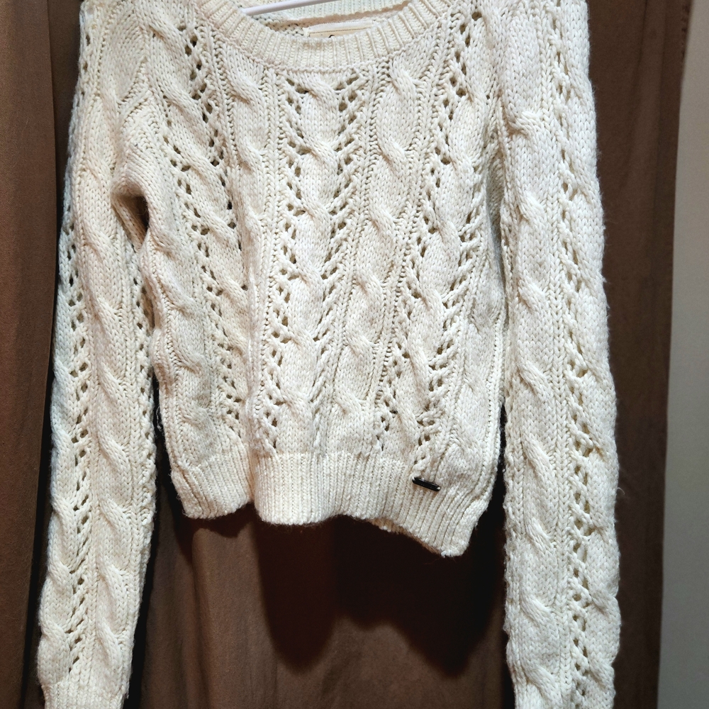 Hollister Ivory Cable Knit Sweater